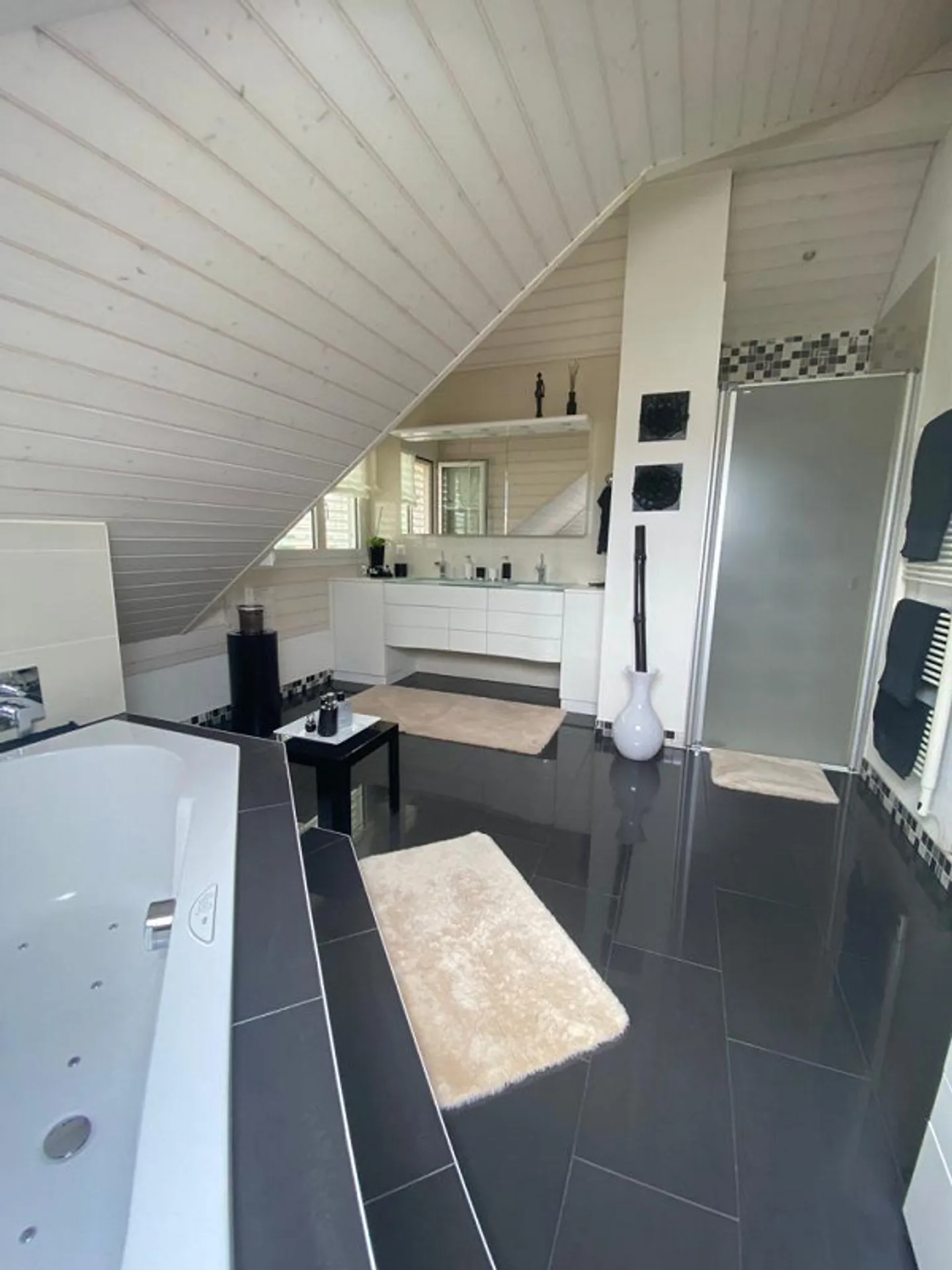Exclusive single-family home with pool, large garden and building reserve - Photo 9 of 11