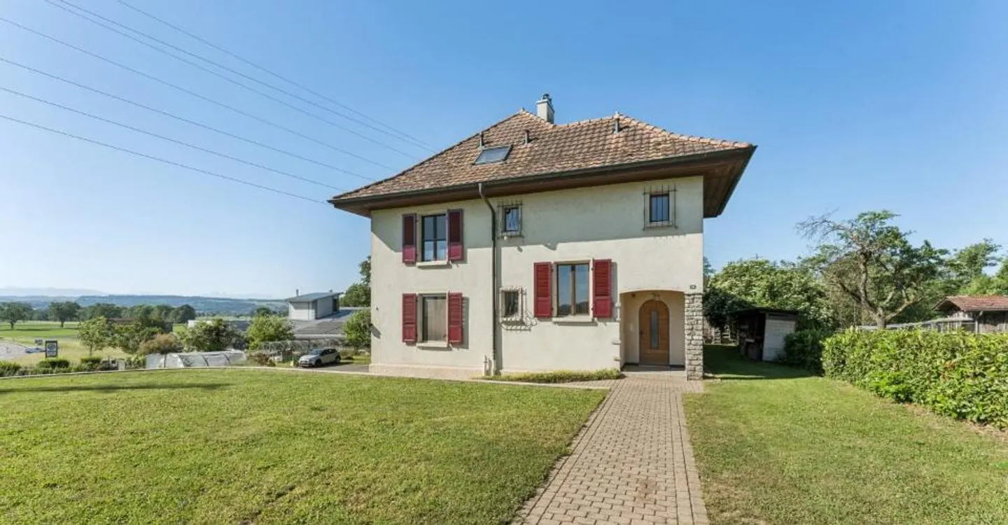 House to renovate with great potential - Photo 1 of 12