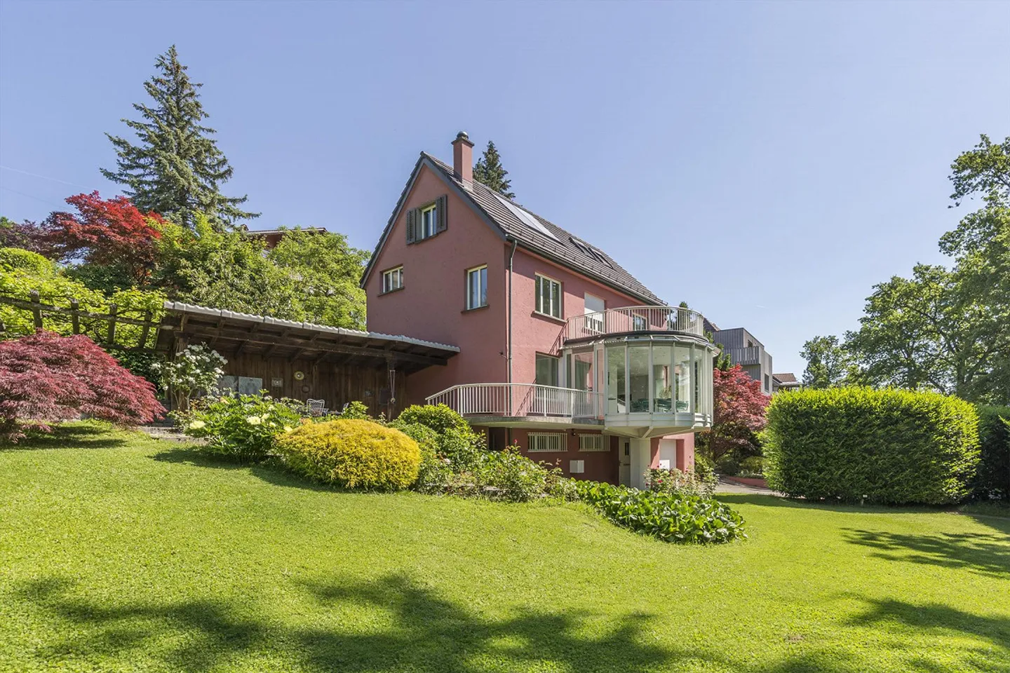 Exklusives Einfamilienhaus mit Garten - Foto 1 von 6