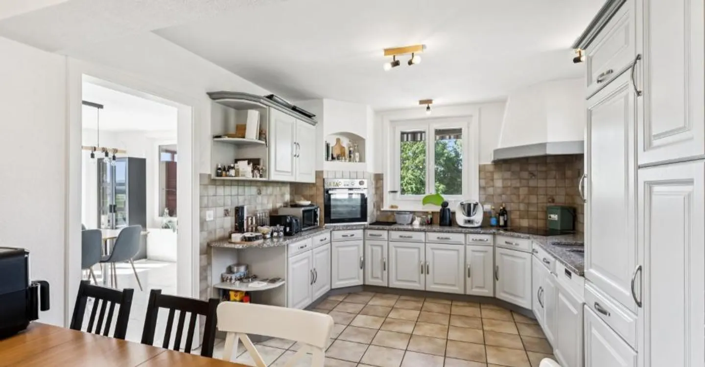 House to renovate with great potential - Photo 2 of 12