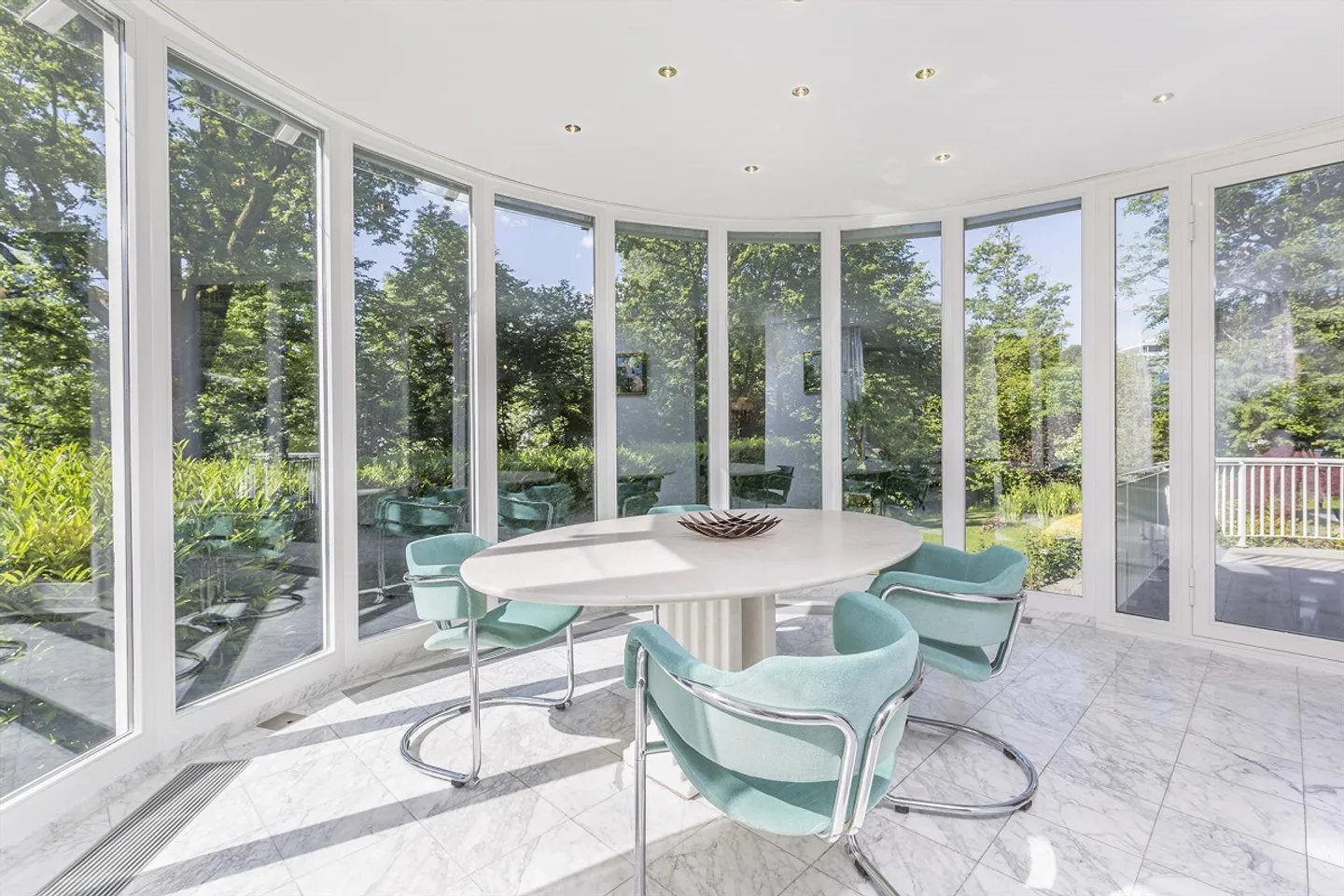 Exklusives Einfamilienhaus mit Garten - Foto 3 von 6