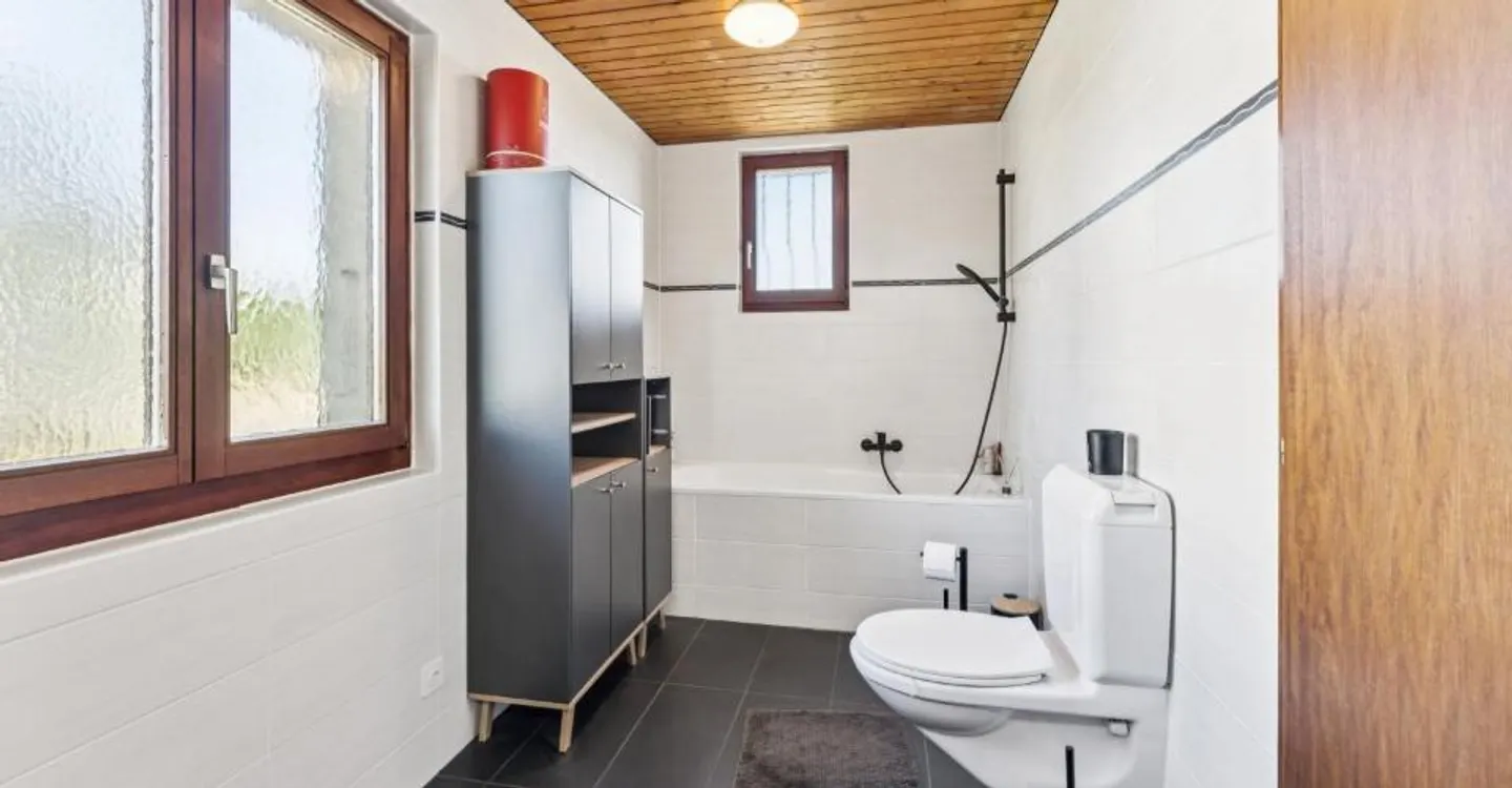 House to renovate with great potential - Photo 5 of 12