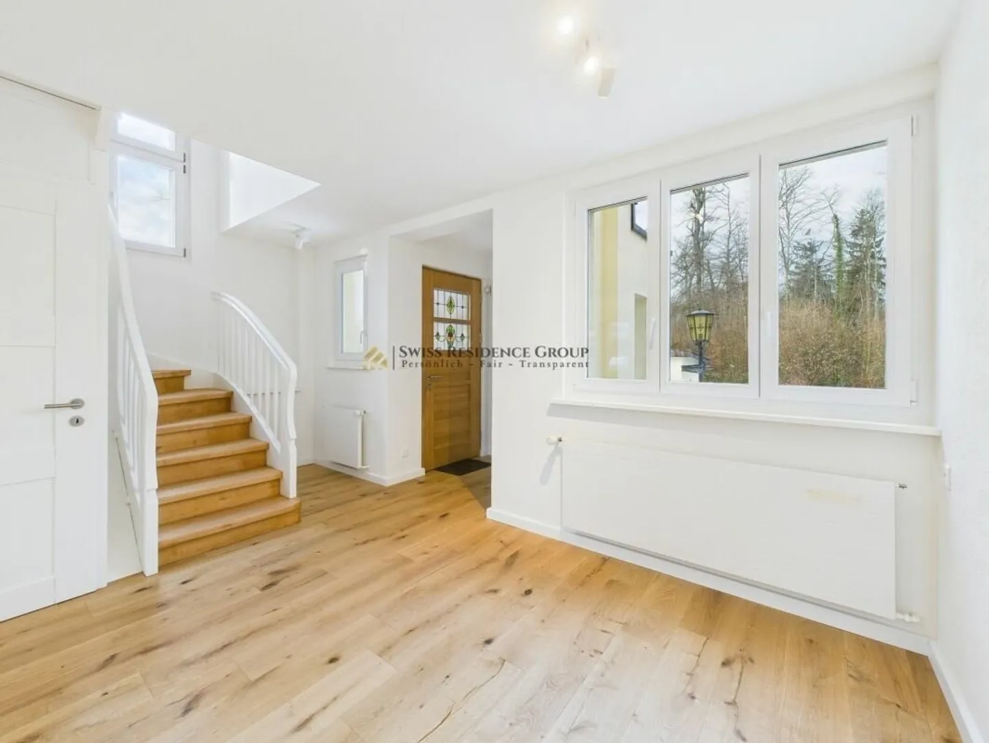 Lovingly renovated semi-detached house with idyllic private garden - Photo 3 of 18