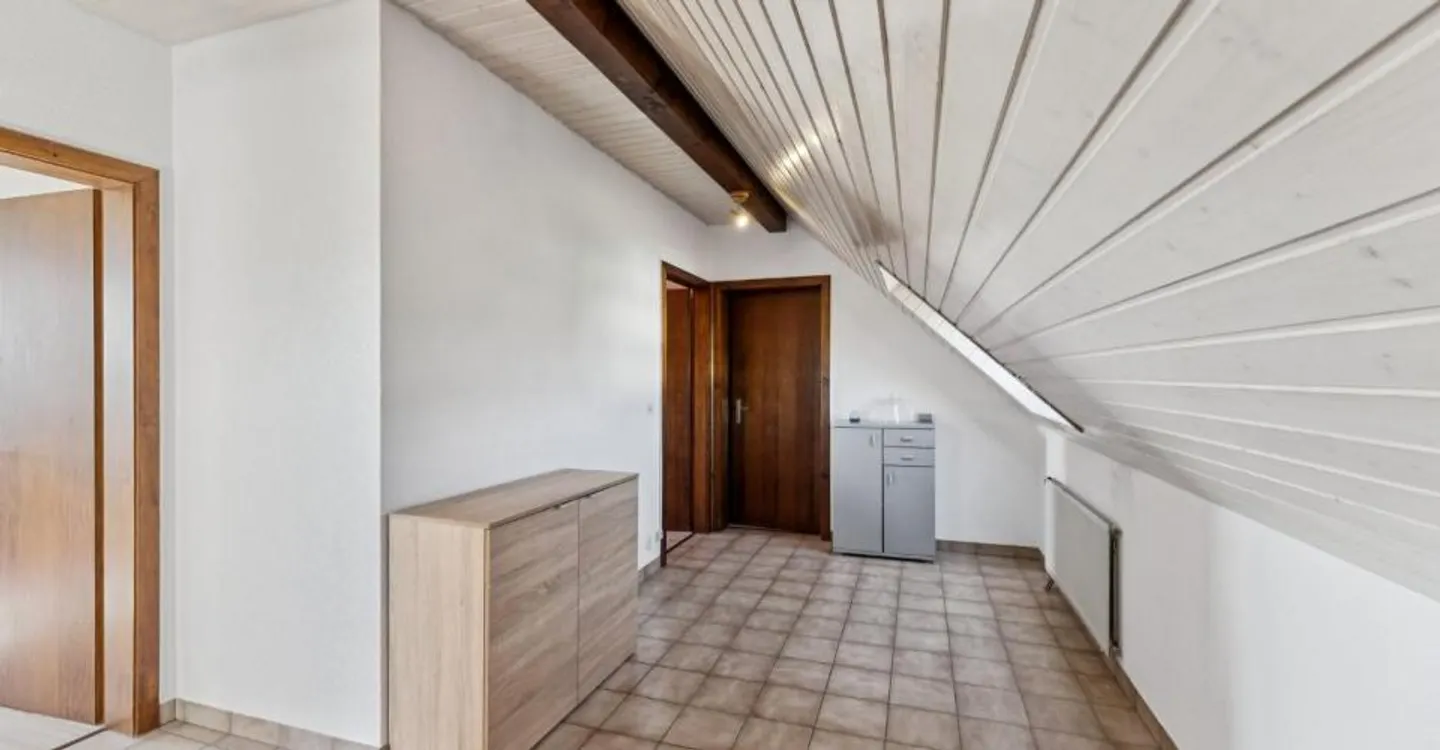 House to renovate with great potential - Photo 6 of 12