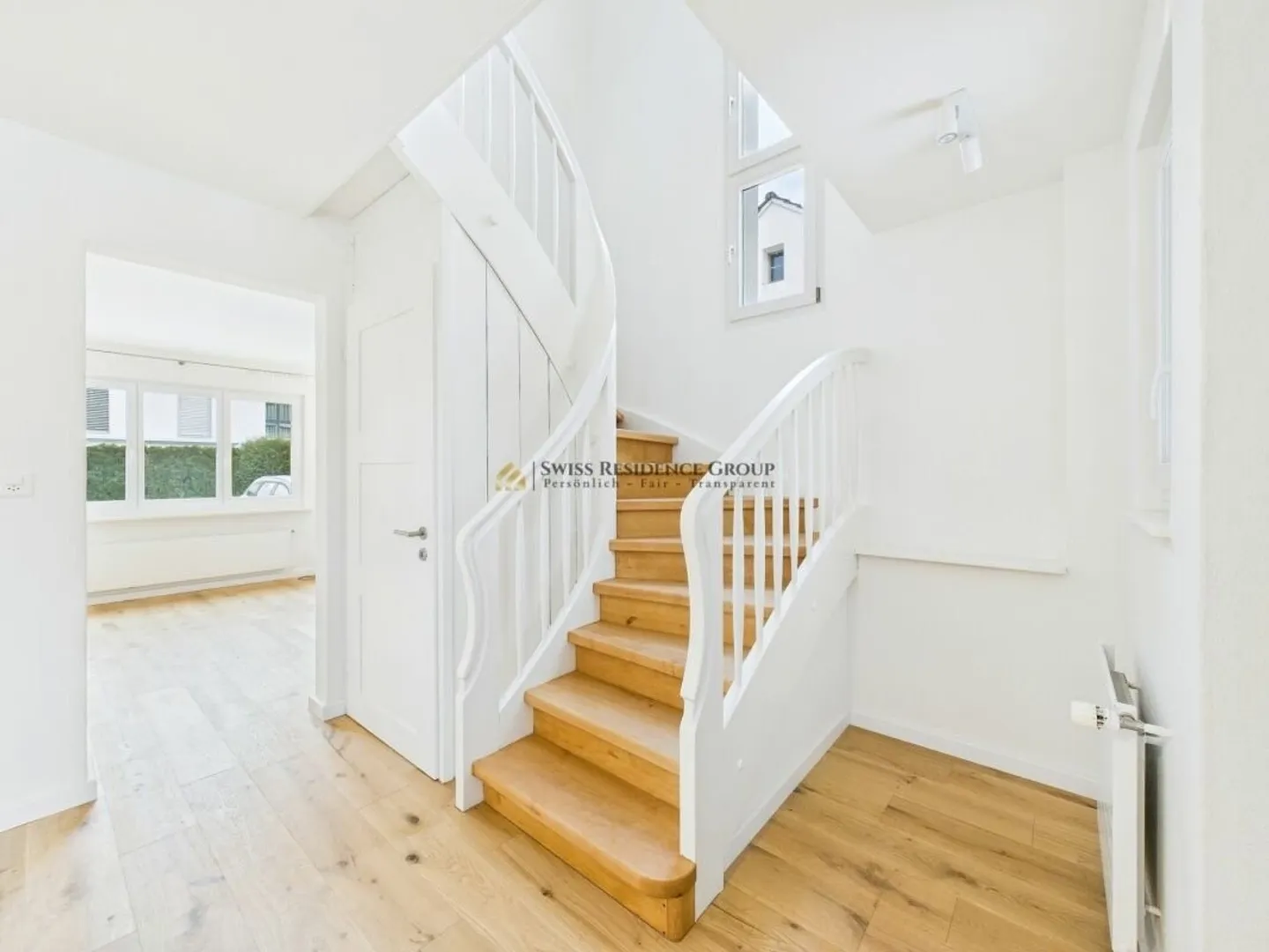 Lovingly renovated semi-detached house with idyllic private garden - Photo 4 of 18