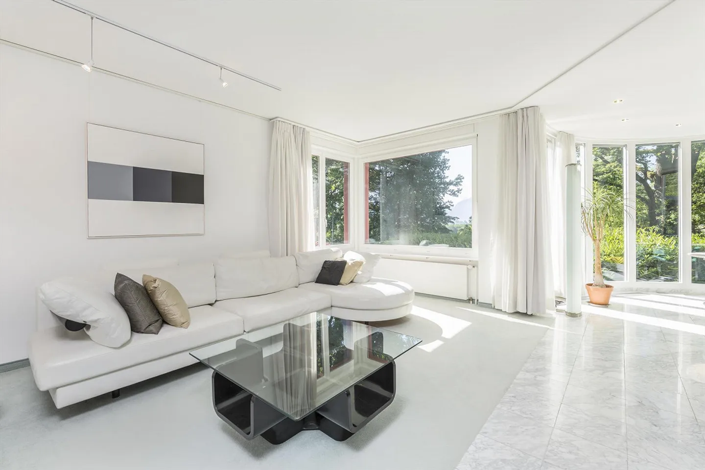 Exklusives Einfamilienhaus mit Garten - Foto 4 von 6