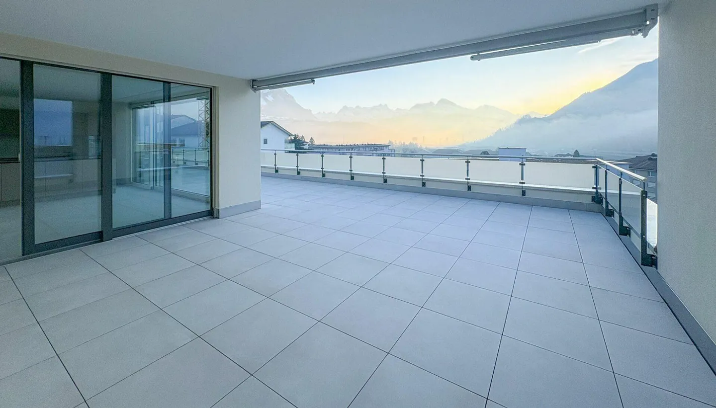 Prima locazione: appartamento attico di 3,5 locali con vista sul lago e sulle montagne - Foto 5 di 14
