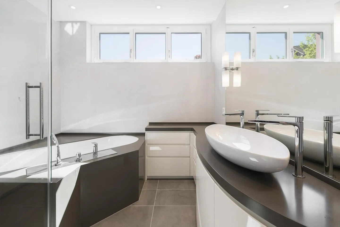 Exklusives Einfamilienhaus mit Garten - Foto 6 von 6