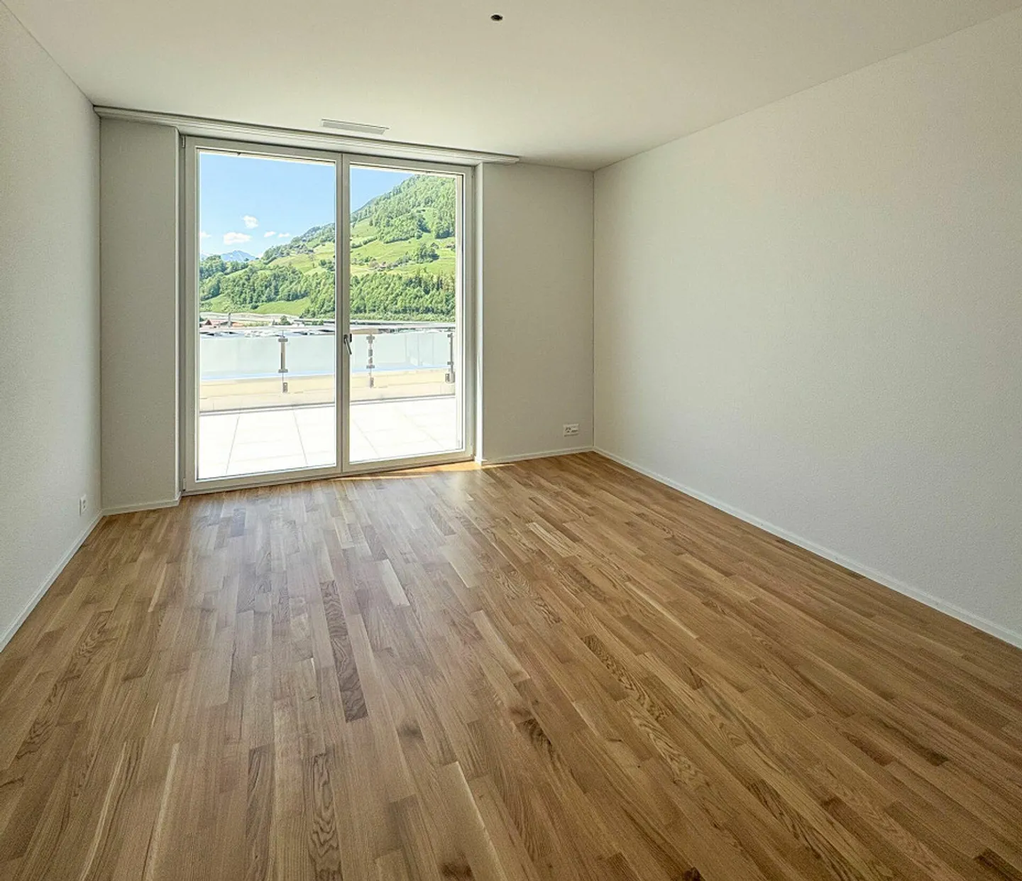 Prima locazione: appartamento attico di 3,5 locali con vista sul lago e sulle montagne - Foto 7 di 14