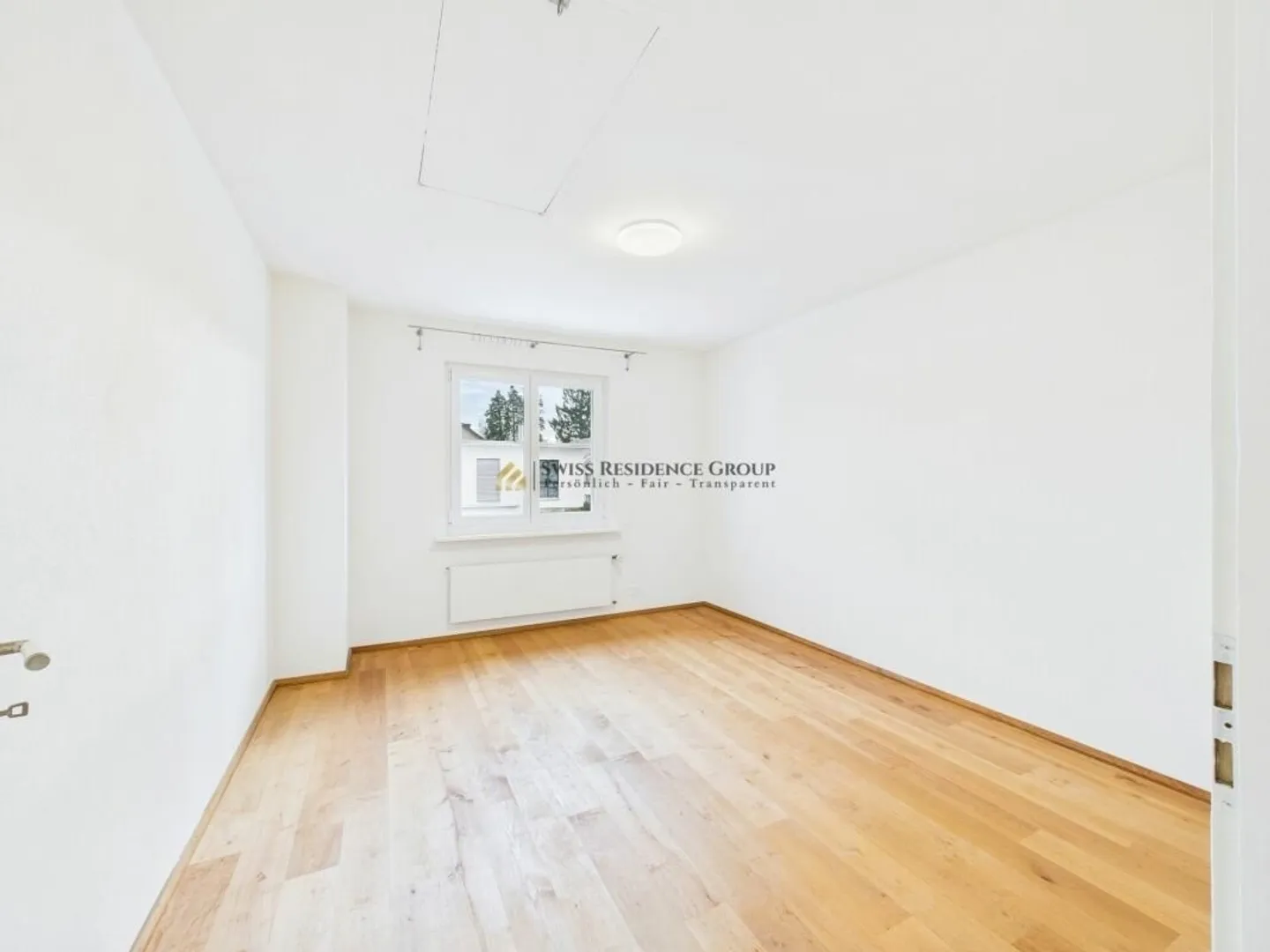 Lovingly renovated semi-detached house with idyllic private garden - Photo 7 of 18