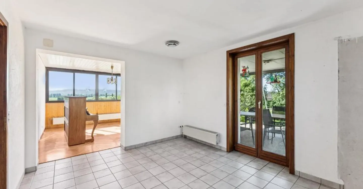 House to renovate with great potential - Photo 8 of 12