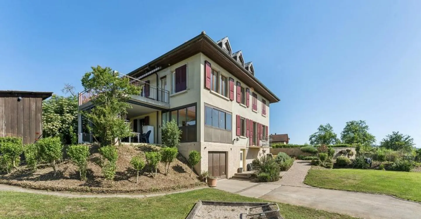 House to renovate with great potential - Photo 11 of 12