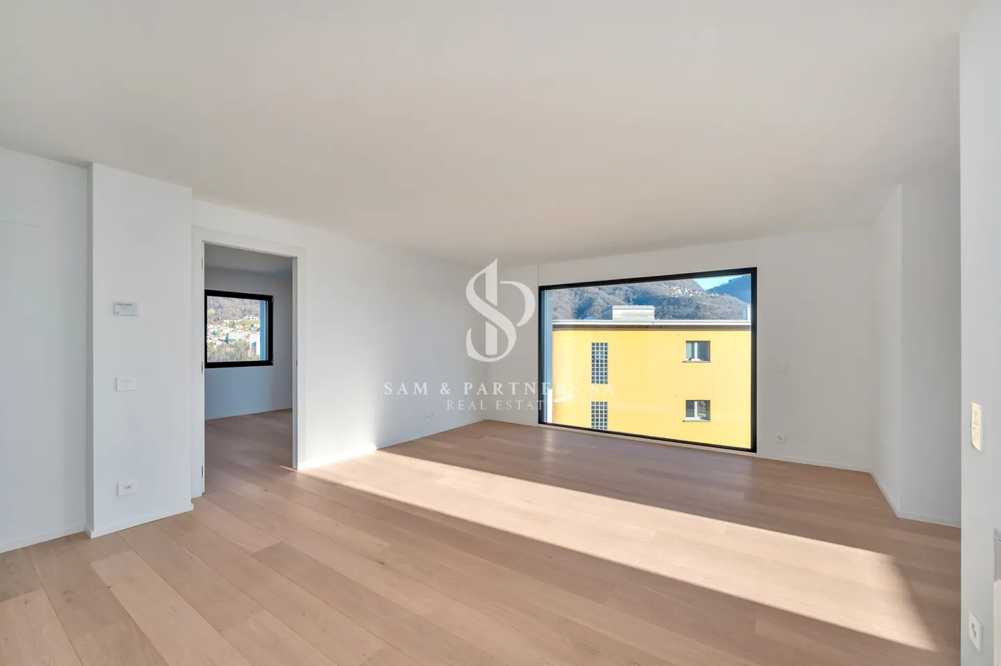 Penthouse with Lake View - Photo 2 of 12