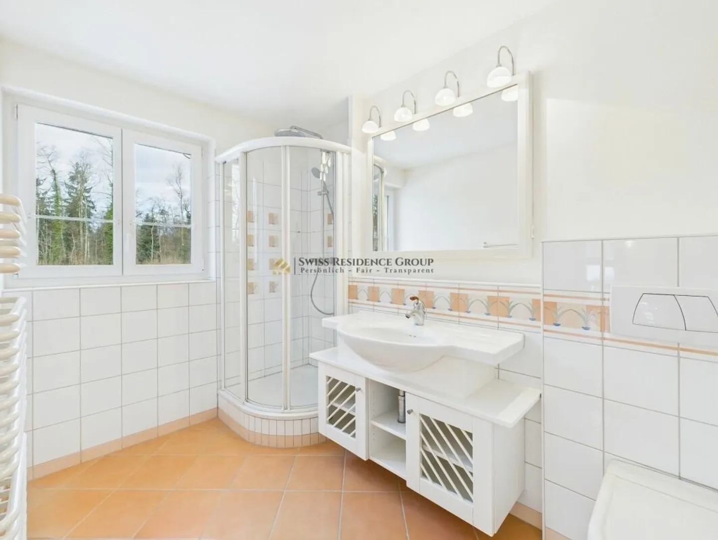 Lovingly renovated semi-detached house with idyllic private garden - Photo 9 of 18