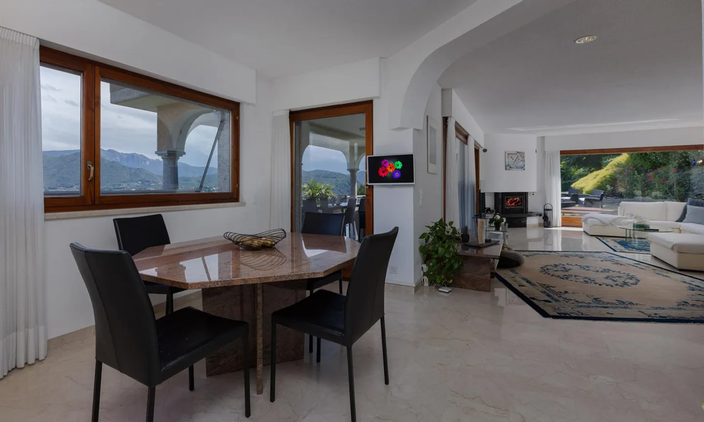 Villa fascinante 5,5 pièces avec vue sur le lac et jardin à Cimo - Photo 3 sur 9