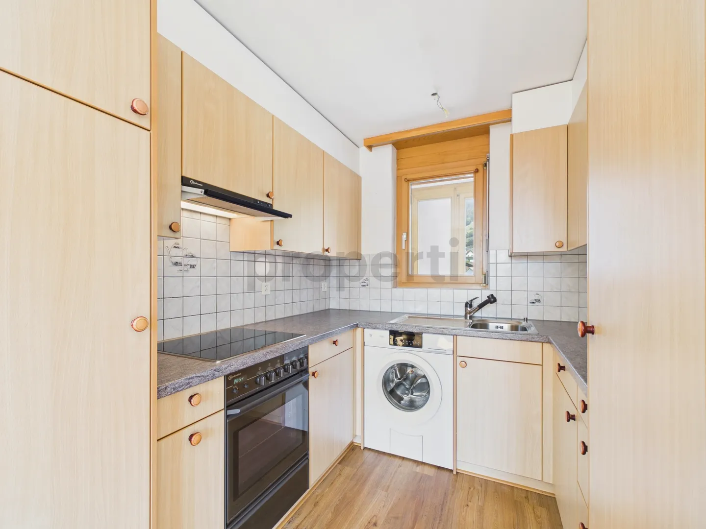 Charming Apartment with Terrace - Photo 9 of 12