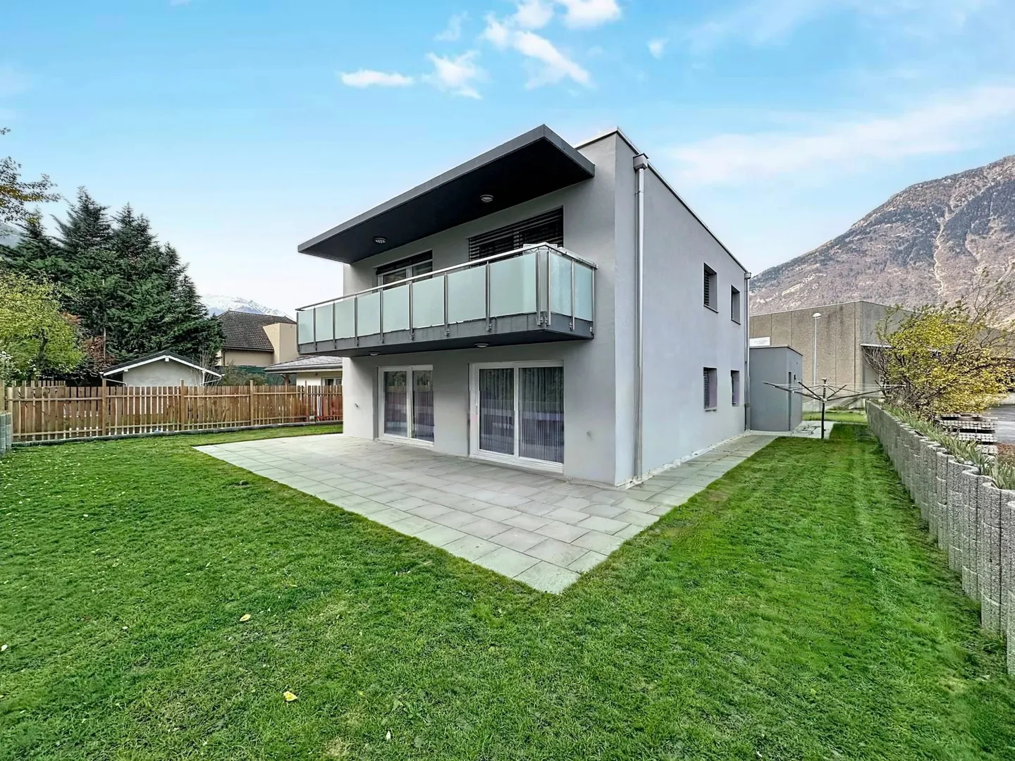 Villa moderna con doppio potenziale - Foto 1 di 9