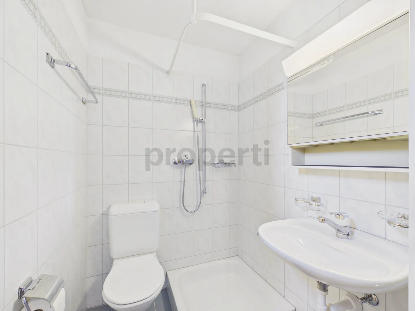 Charming Apartment with Terrace - Photo 11 of 12