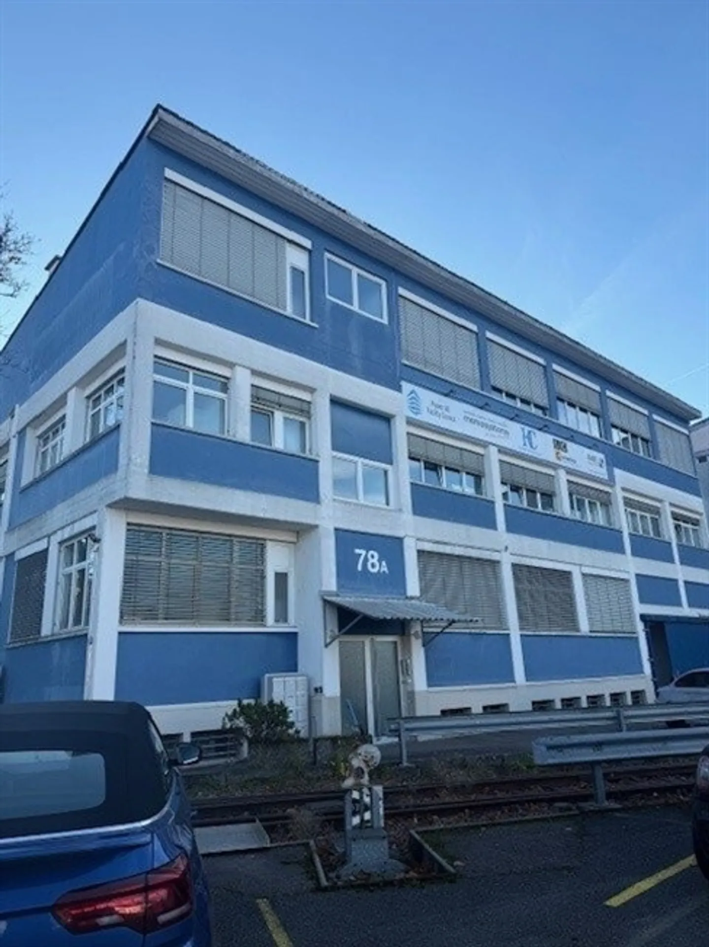 Bright and versatile commercial space in the sought-after Dreispitz! - Photo 1 of 8