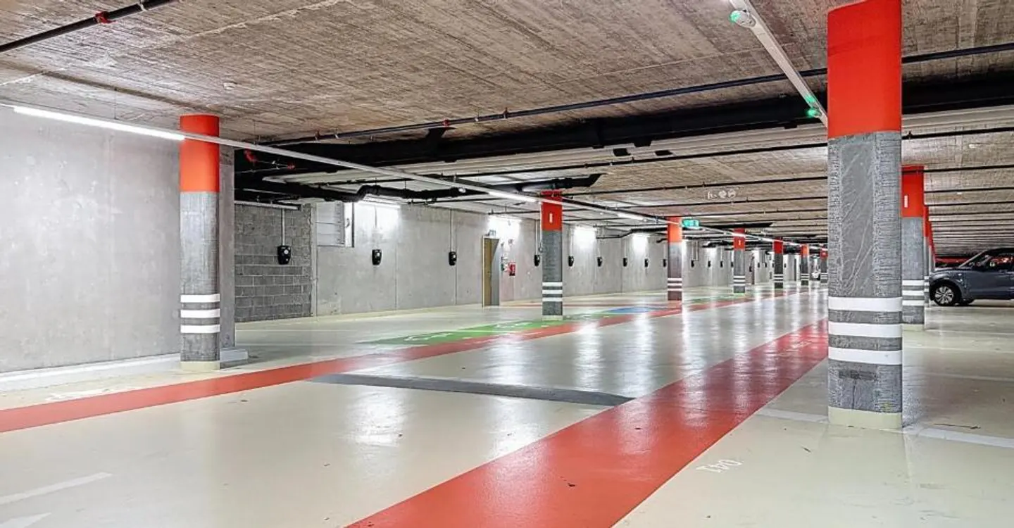 Praktischer Parkplatz in Sion - Foto 2 von 3