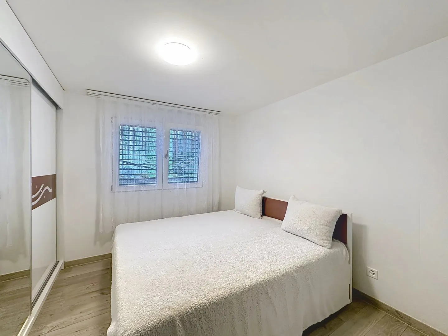 Villa moderna con doppio potenziale - Foto 4 di 9