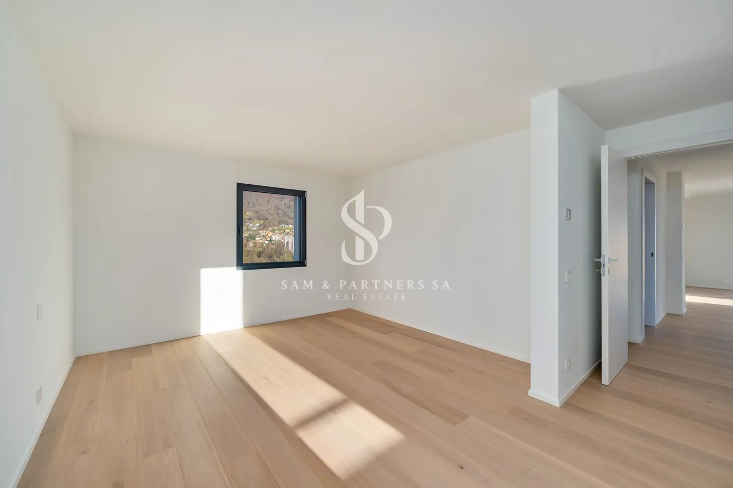 Penthouse with Lake View - Photo 12 of 12