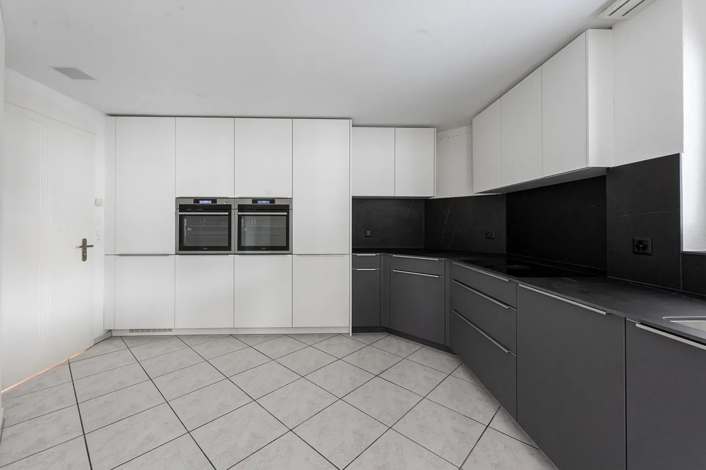 Charming 4.5-room apartment with winter garden and balcony - Photo 2 of 9