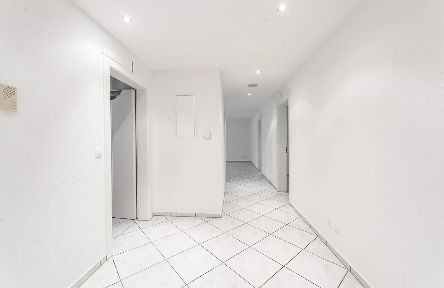 Charming 4.5-room apartment with winter garden and balcony - Photo 3 of 9