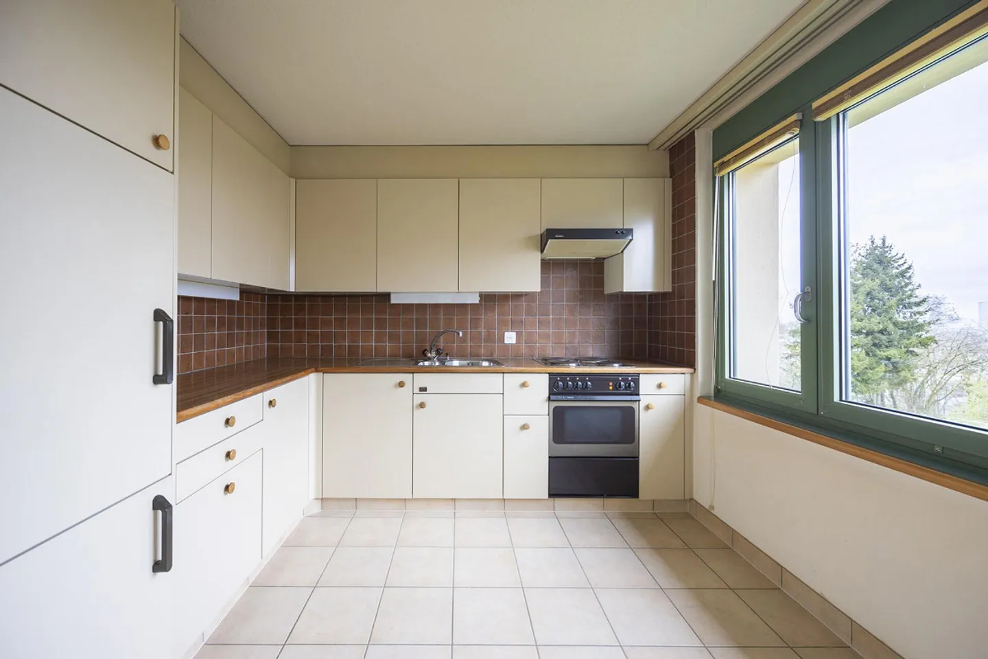 3.5 Room Apartment - Photo 8 of 9