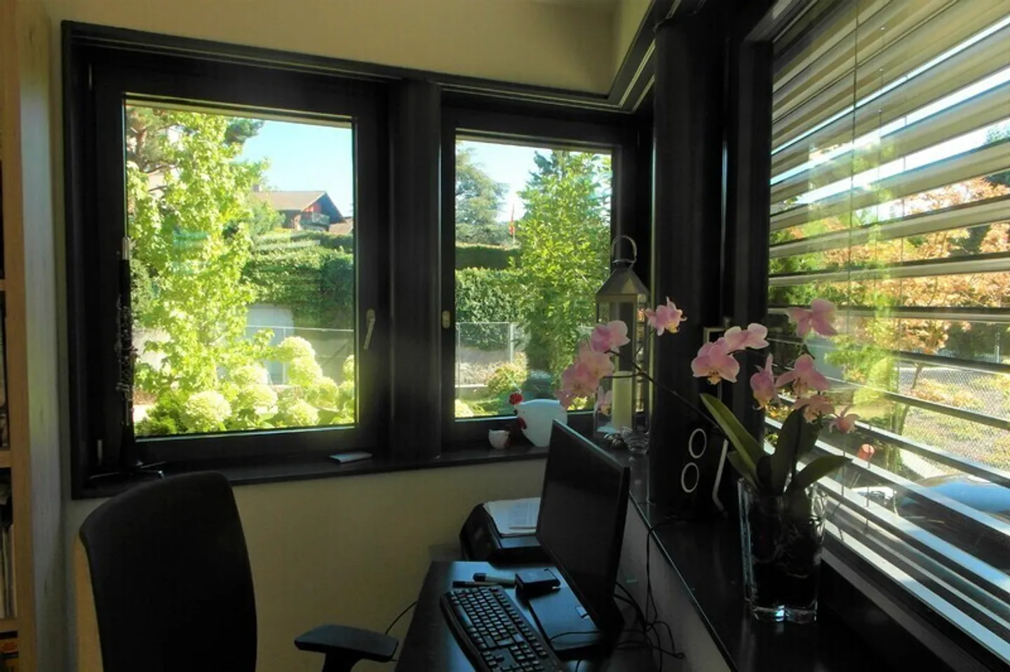 Modern Apartment with Lake View - Photo 2 of 8