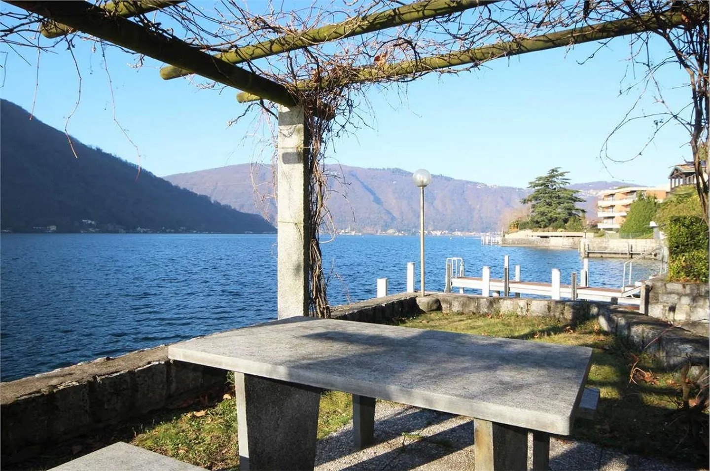 Spacious apartment in a condominium facing the lake with swimming pools - Photo 11 of 13