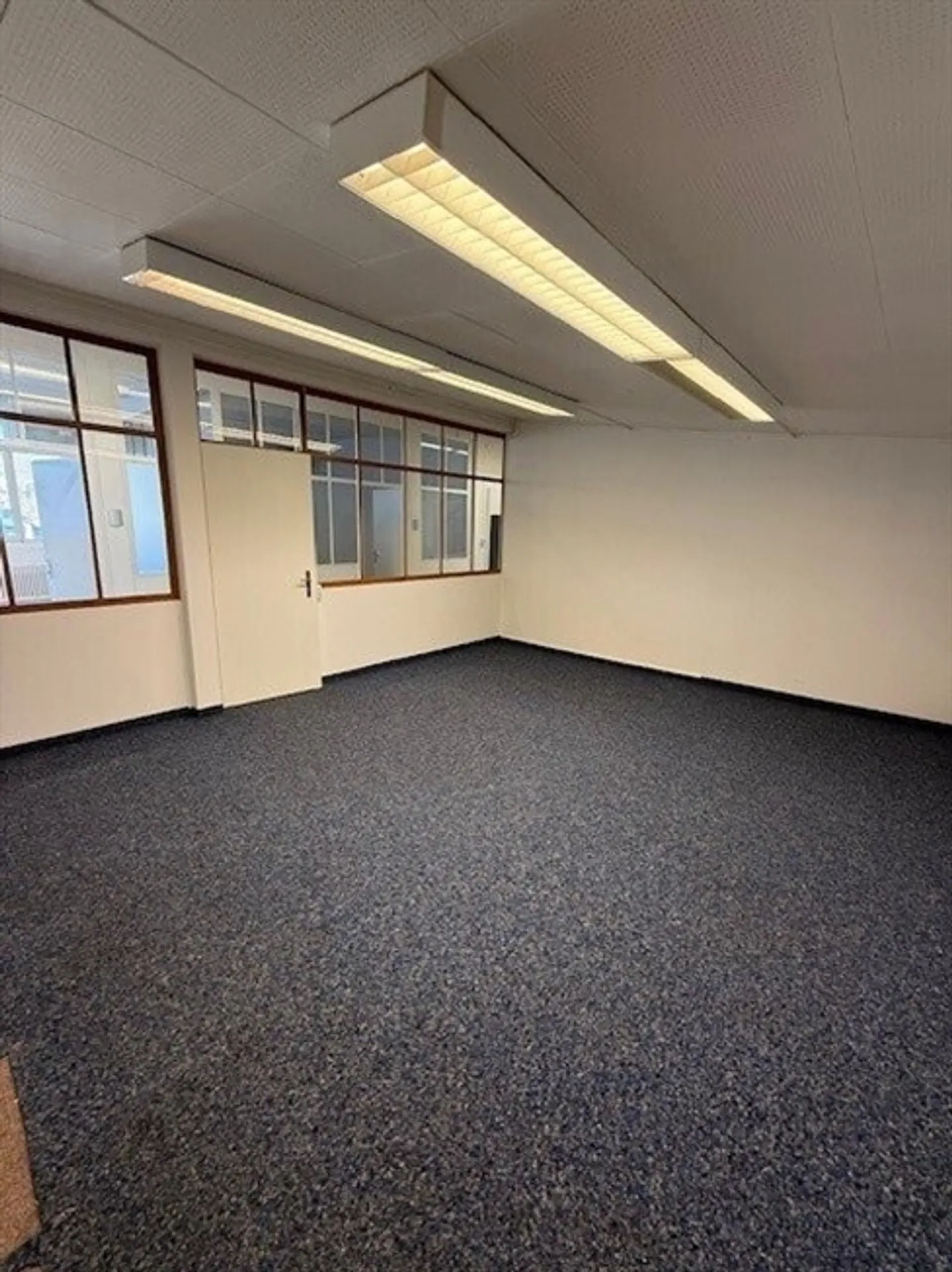 Bright and versatile commercial space in the sought-after Dreispitz! - Photo 3 of 8