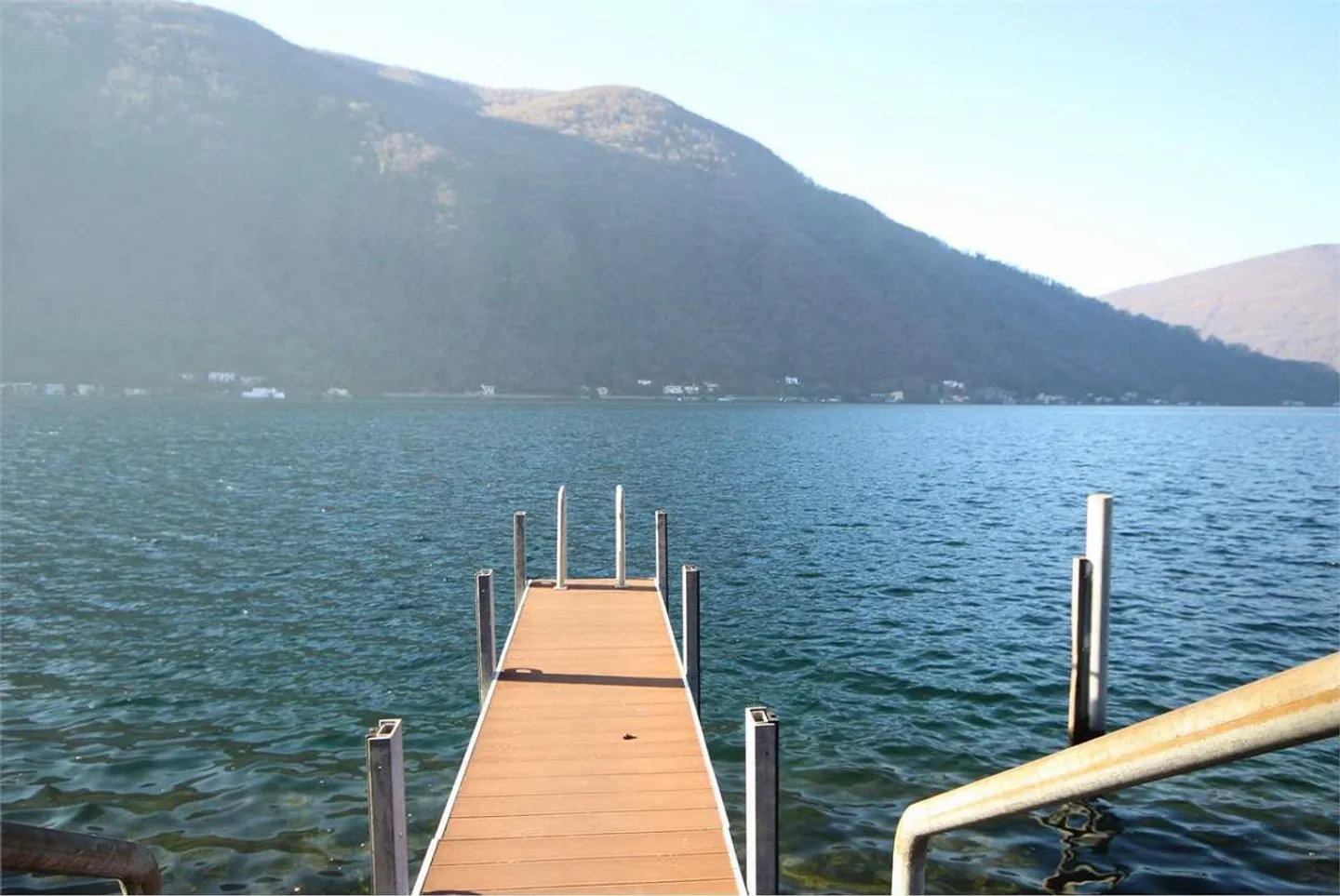 Spacious apartment in a condominium facing the lake with swimming pools - Photo 12 of 13