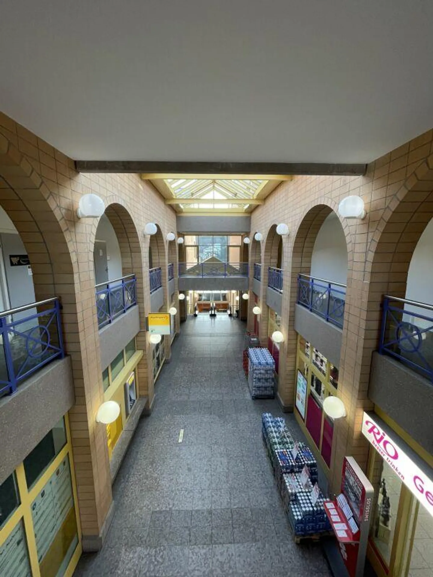 Spazi per studi attraenti e luminosi in posizione centrale - Foto 8 di 11