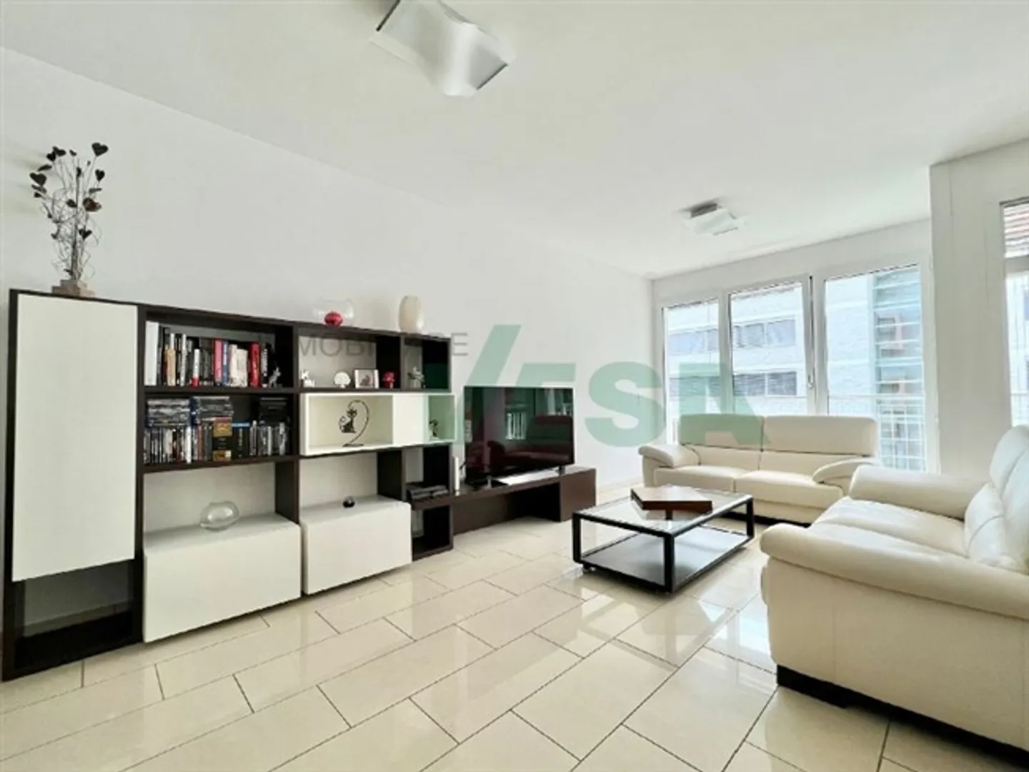 Luminoso appartamento di 3,5 stanze in una posizione molto comoda - Foto 1 di 11