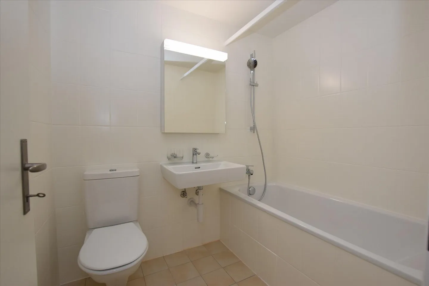 Charming Apartment with Parkett - Photo 3 of 6