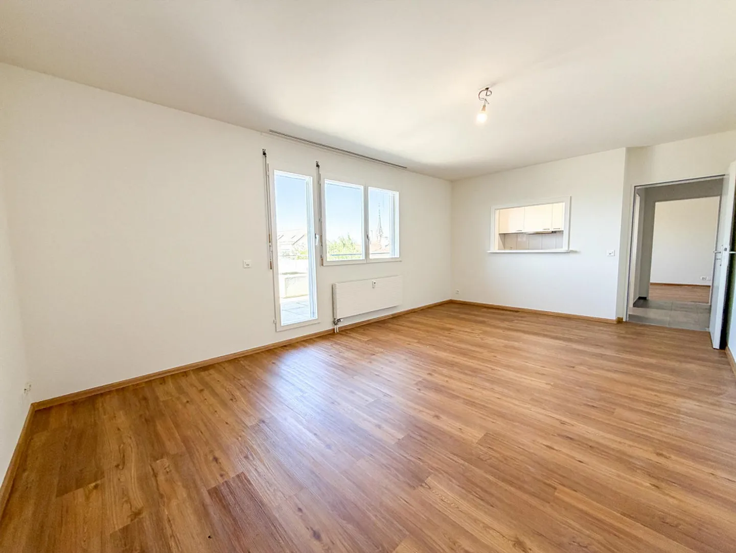 Appartement penthouse moderne de 2 pièces avec grande terrasse près de la foire de Bâle - Photo 4 sur 12