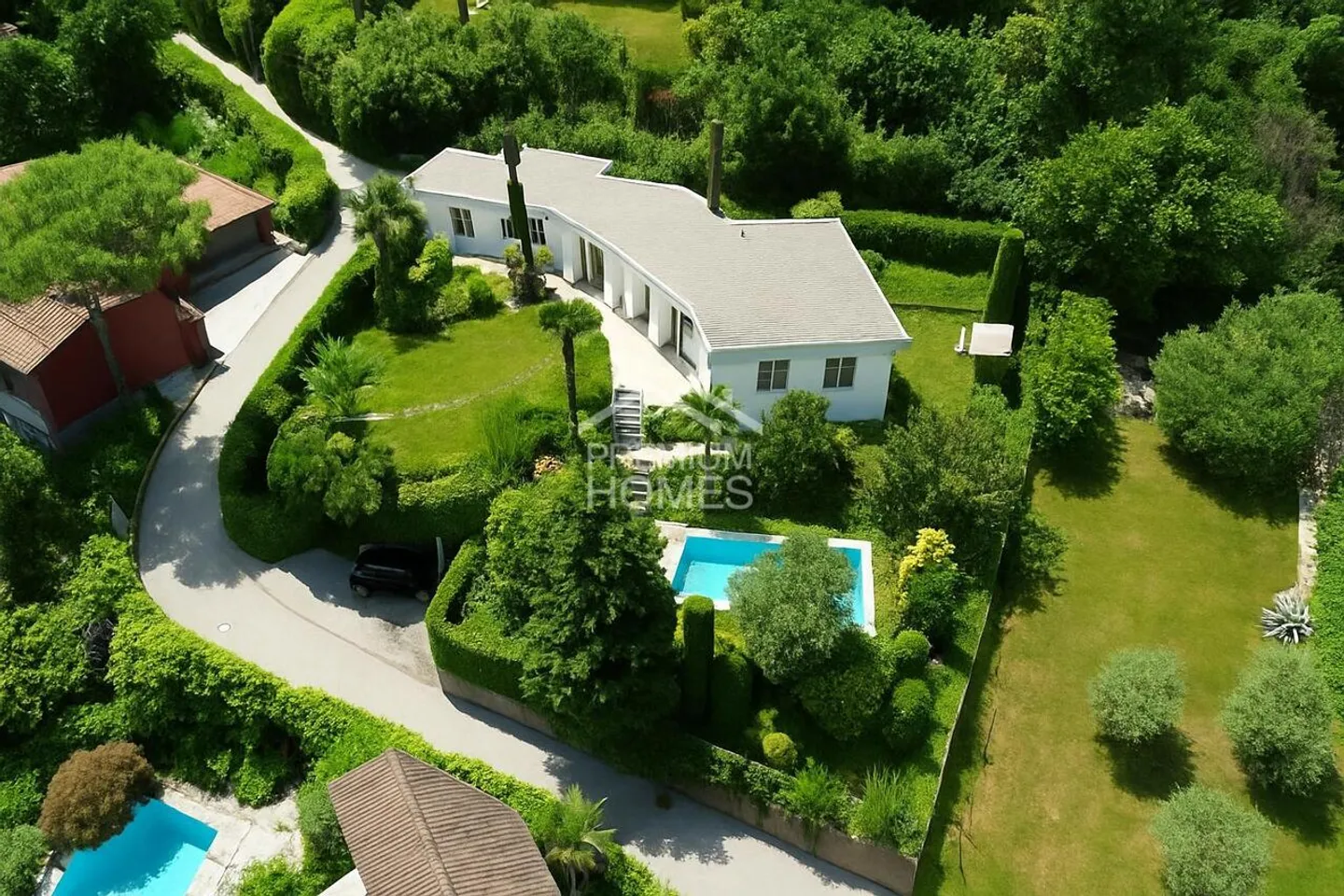 A Charming Refuge with Lake View - Photo 2 of 6