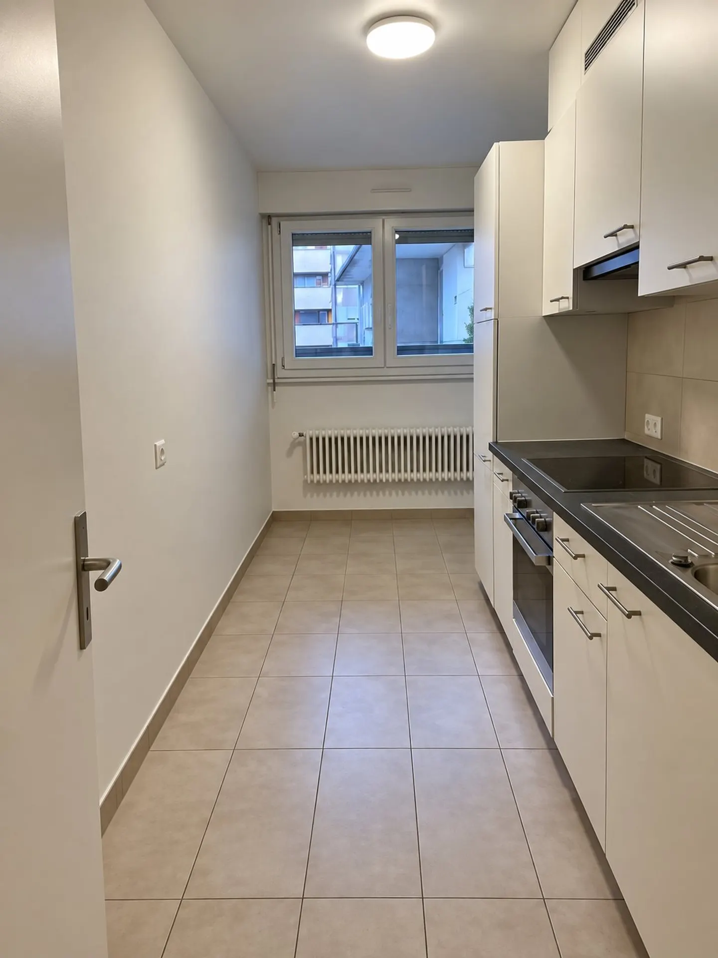 Charming 3-Room Apartment in Geneva - Photo 2 of 5