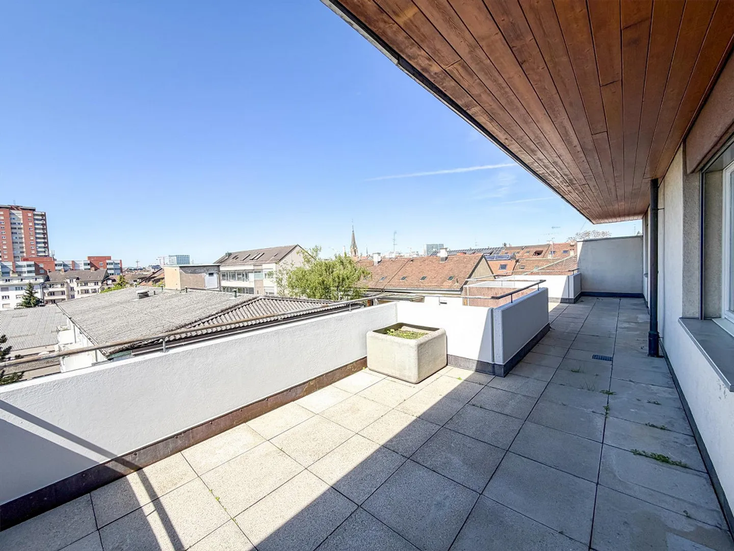 Appartement penthouse moderne de 2 pièces avec grande terrasse près de la foire de Bâle - Photo 10 sur 12
