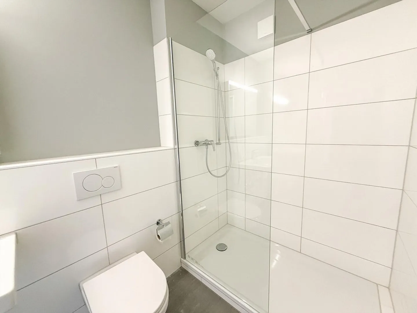 Appartement penthouse moderne de 2 pièces avec grande terrasse près de la foire de Bâle - Photo 8 sur 12