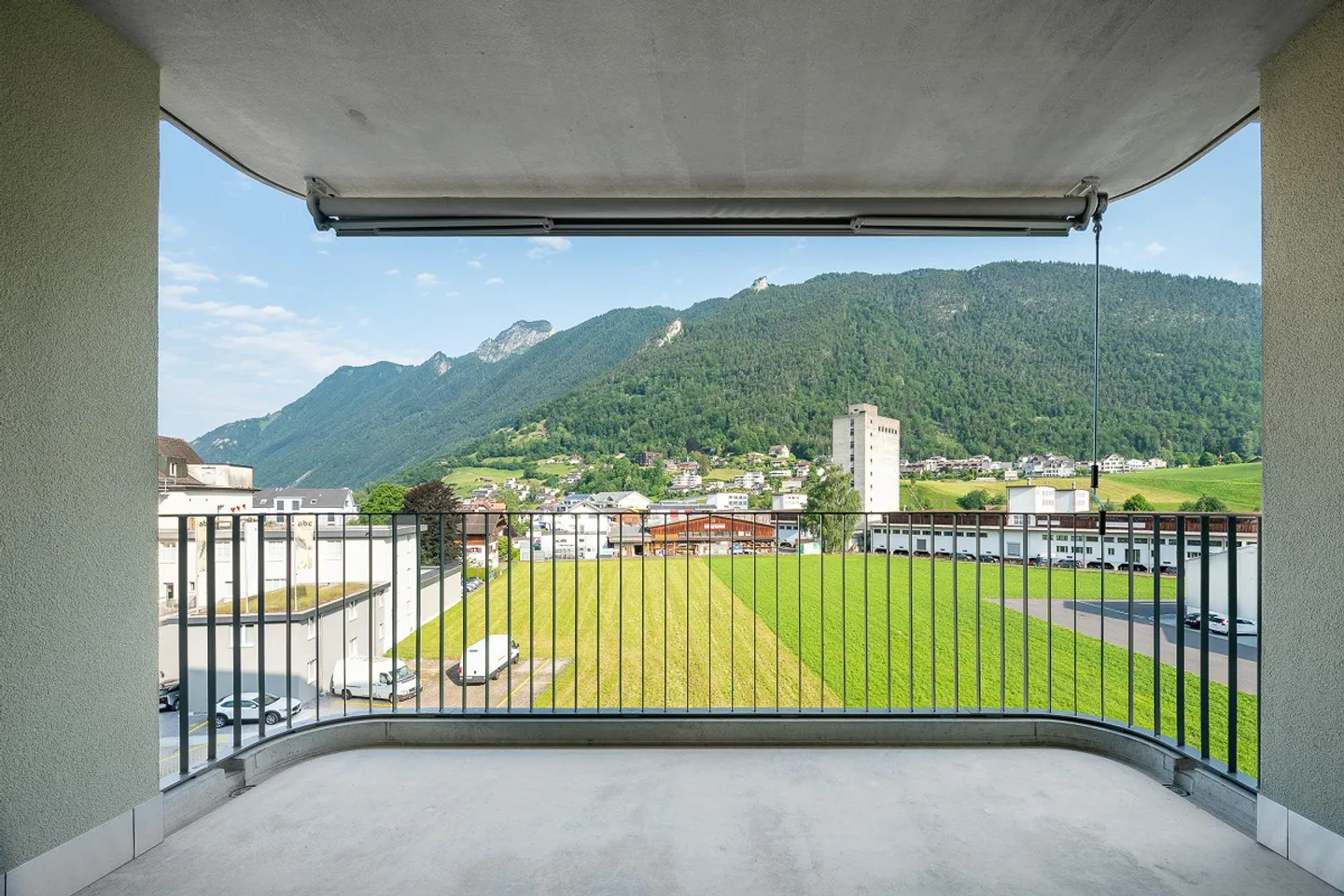 Your dream apartment in the sought-after Hertipark! - Photo 3 of 11