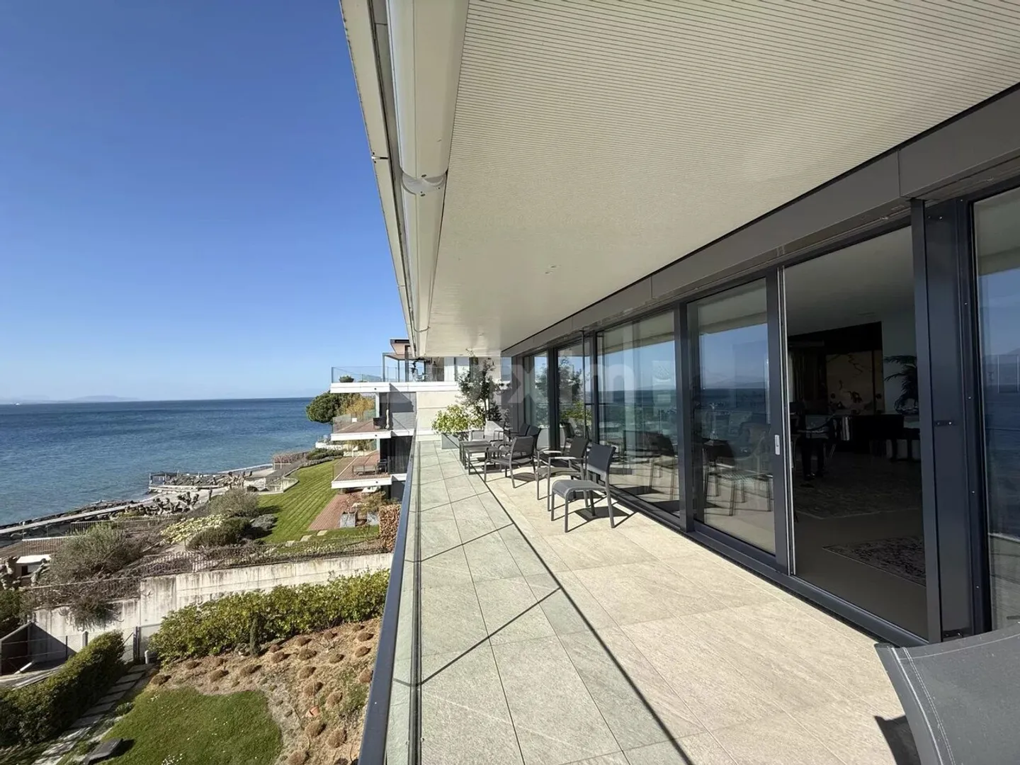 Gioiello di lusso sul lago con vista panoramica e accesso privato alla marina - Foto 1 di 4