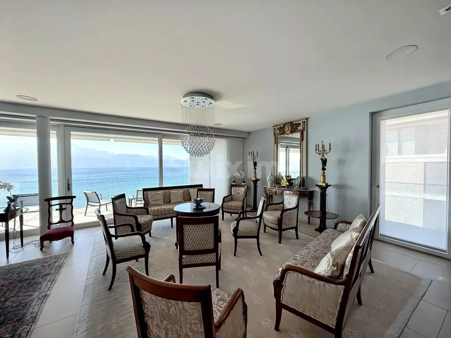 Gioiello di lusso sul lago con vista panoramica e accesso privato alla marina - Foto 4 di 4