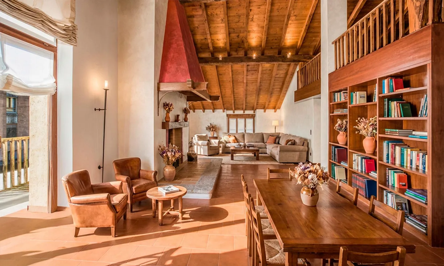 SPLENDIDE ATTICO MANSARDATO DE 5,5 PIÈCES DE 190 M² À MAGLIASO - Photo 1 sur 9