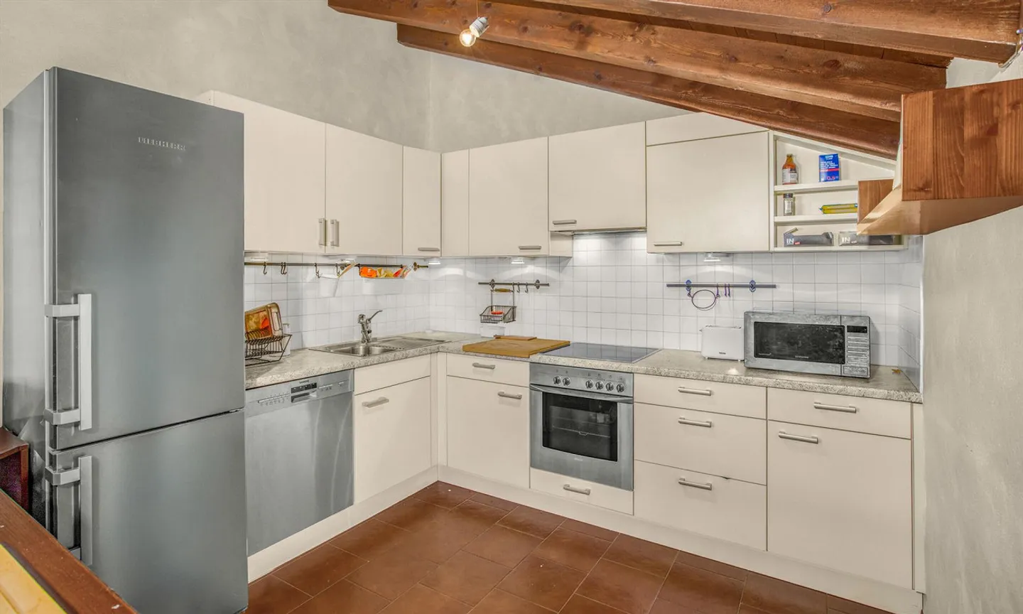 SPLENDIDE ATTICO MANSARDATO DE 5,5 PIÈCES DE 190 M² À MAGLIASO - Photo 3 sur 9