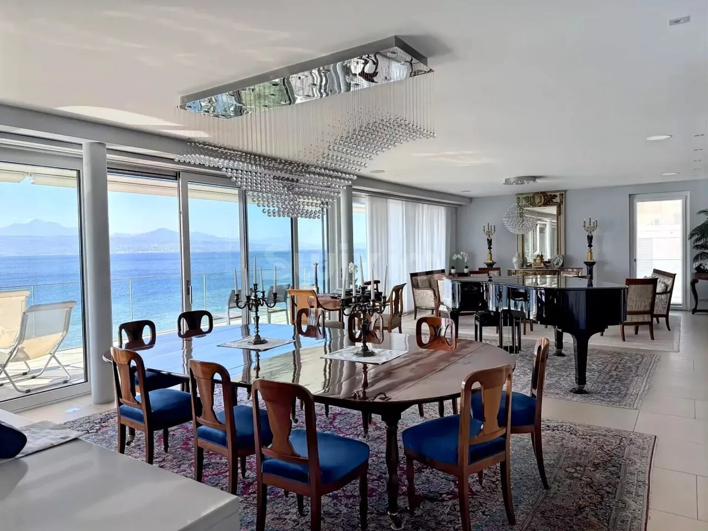 Gioiello di lusso sul lago con vista panoramica e accesso privato alla marina - Foto 3 di 4