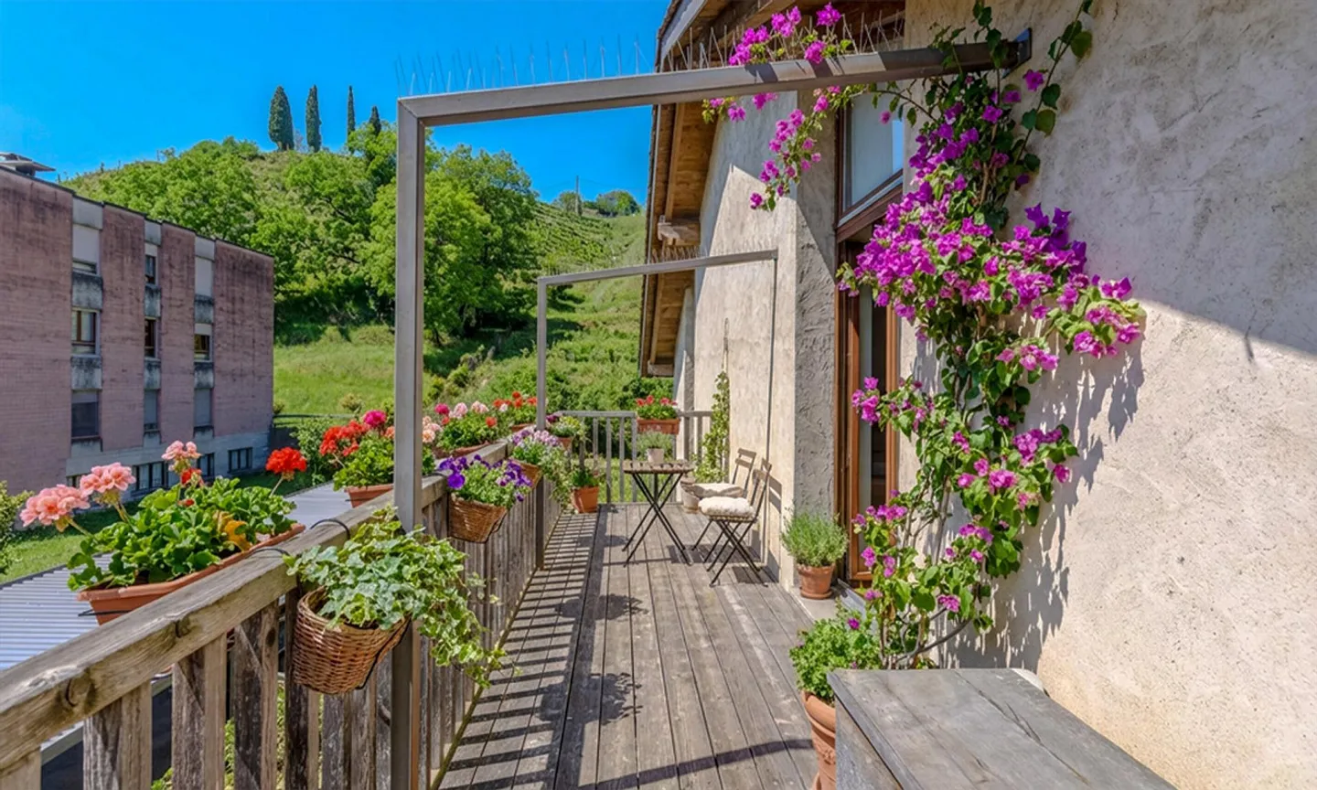 SPLENDIDE ATTICO MANSARDATO DE 5,5 PIÈCES DE 190 M² À MAGLIASO - Photo 4 sur 9