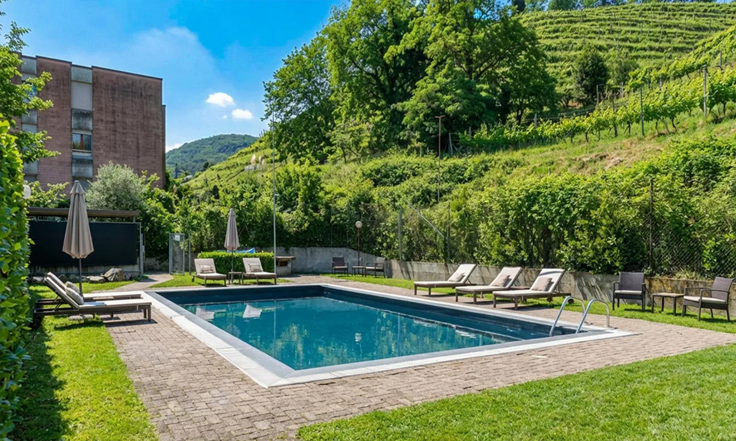 SPLENDIDE ATTICO MANSARDATO DE 5,5 PIÈCES DE 190 M² À MAGLIASO - Photo 9 sur 9