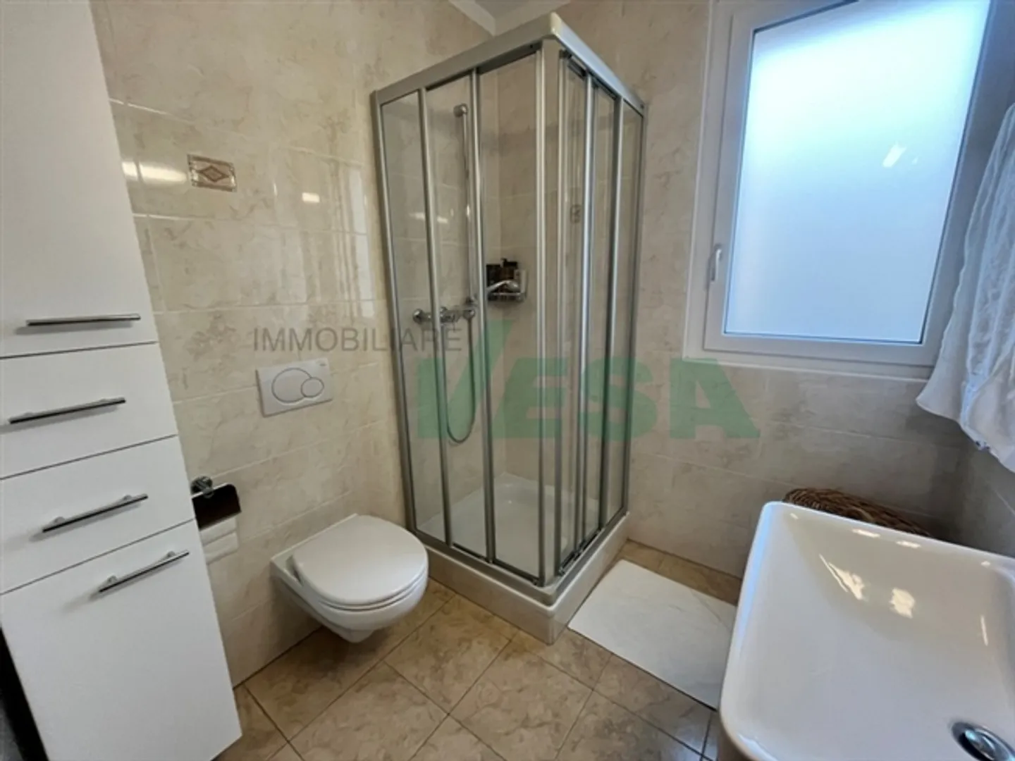 Luminoso appartamento di 3,5 stanze in una posizione molto comoda - Foto 10 di 11